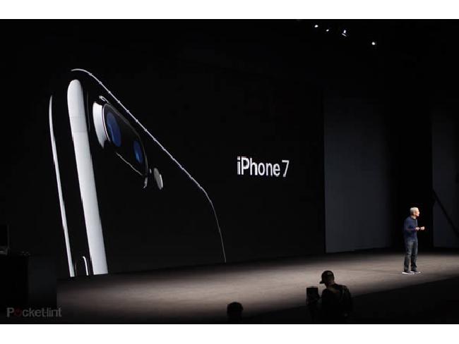 Apple เปิดตัว iPhone 7 และ iPhone 7 Plus มาพร้อมกล้องคู่ เพิ่มตัวเลือกสีใหม่ ปรับปรุงดีไซน์และกันน้ำ!