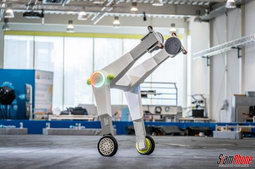 evoBOT หุ่นยนต์ล้อเลื่อนขวัญใจคนใช้แรงงาน